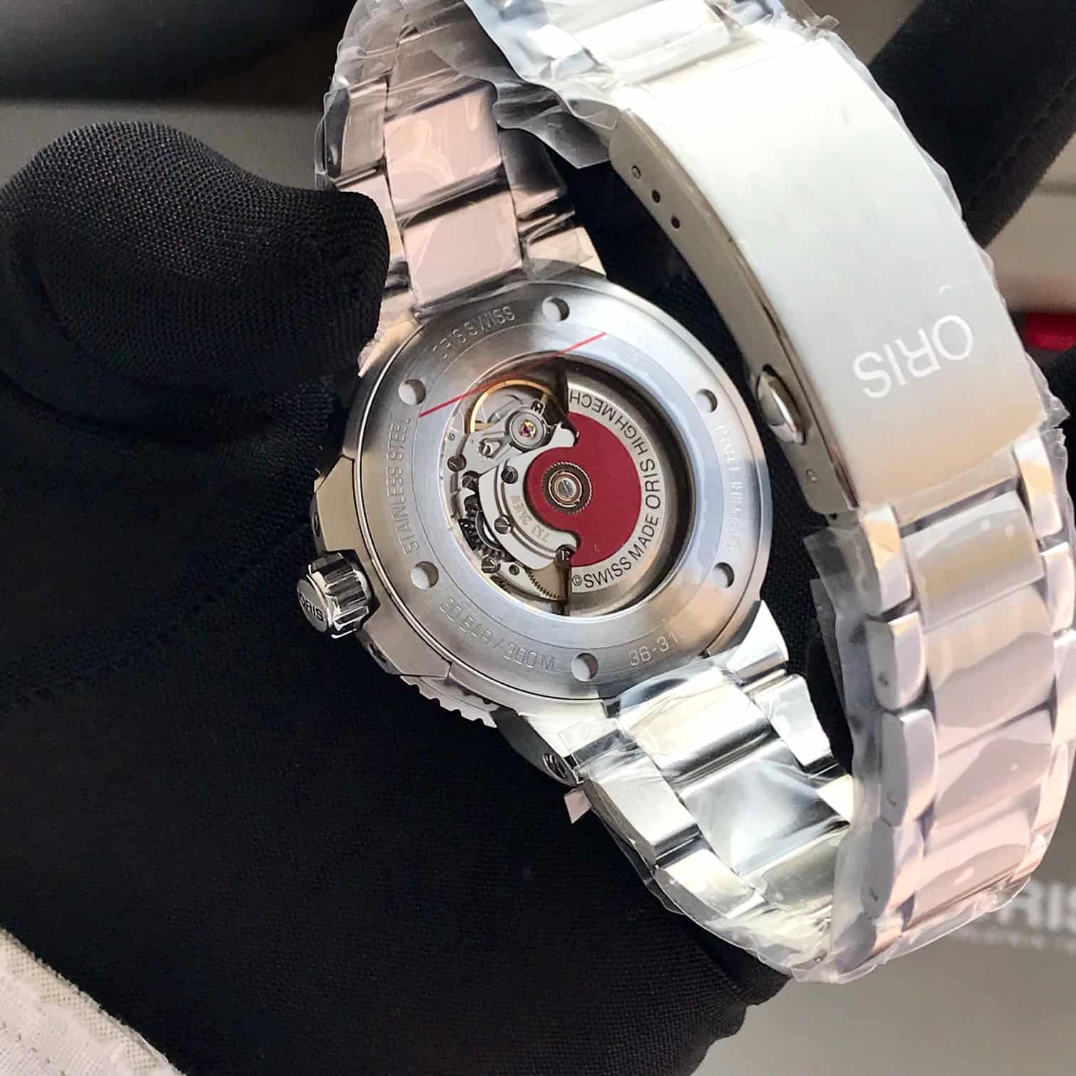 Oris Aquis Date Authentic Automatic Silver Black Dial Men’s Watch